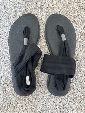 Sanuk Black Fabric Wrap Sandals